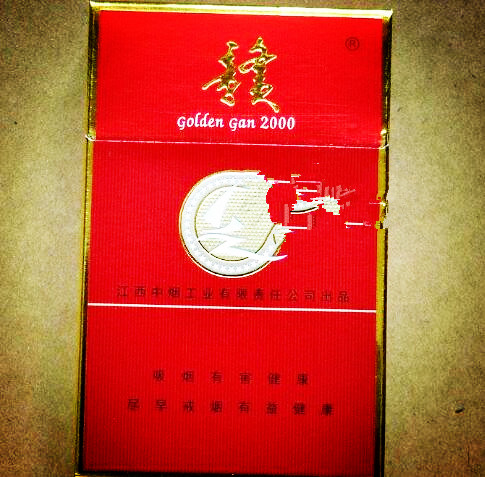 雪茄户外烟灰怎么用(雪茄烟灰松散是什么原因)